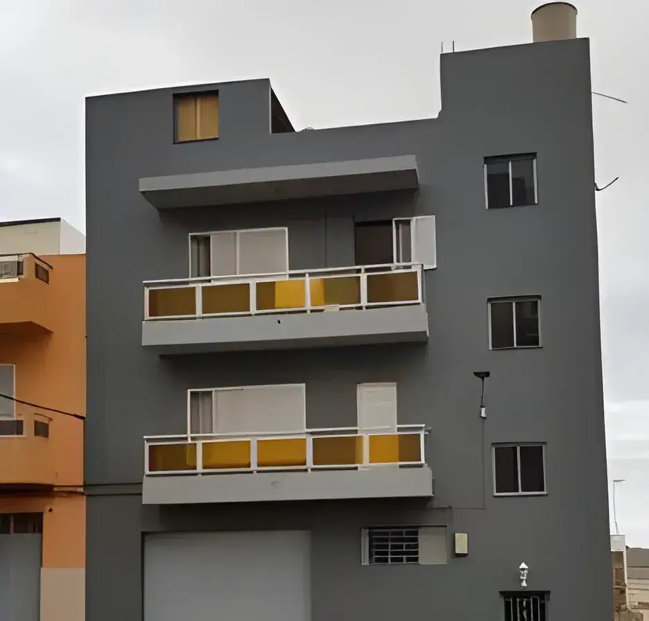 Los pintores Almería Rehabilitación y pintado de fachada de comunidad en color gris moderno